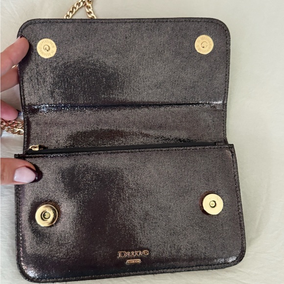 Metallic clutch with gold chain strap - Picture 4 of 5